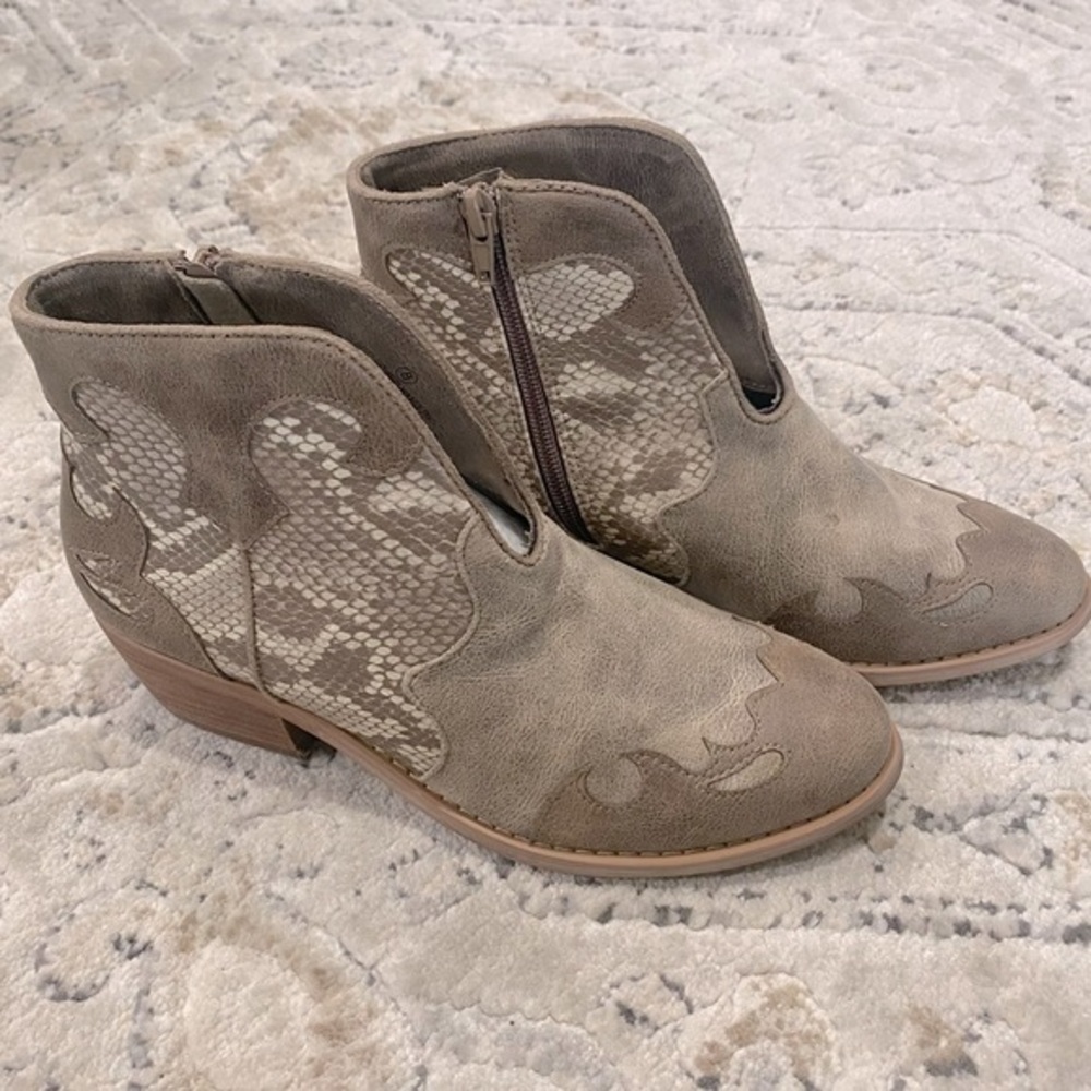 VERY G | FASHION BOOTIES WITH SNAKE SKIN size 8